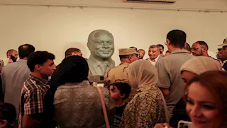 "تمثال السيسي".. رسالة فنية من أسيوط إلى العالم لدعم السلام ورفض التهجير (صور)