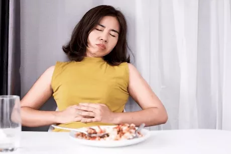 تجنبها على العشاء- 6 أطعمة تسبب انتفاخ البطن ليلًا