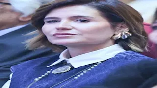 أنوثة لافتة بالأسود اللامع.. هنا شيحة تتألق في "الجونة السينمائي"