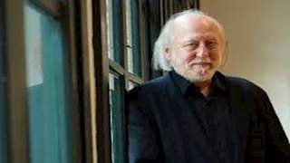 من هو الكاتب المجري لازلو كراسناهوركاي الفائز بجائزة نوبل في الأدب 2025