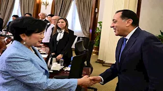 "مدبولي" يلتقي محافظ طوكيو قبل مشاركتها في احتفالية المتحف الكبير