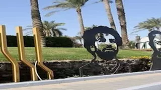 اللاعب الوحيد.. صورة محمد صلاح تزين الطريق المؤدي إلى المتحف المصري الكبير