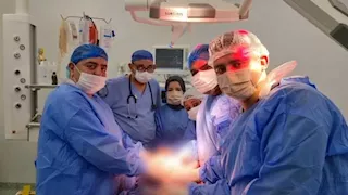 فريق طبي بمستشفى العدوة ينقذ مريضة عانت من تهتك بالأمعاء ونزيف حاد