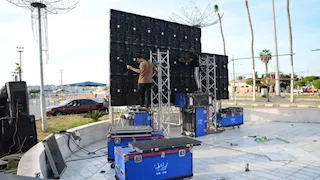 شاشات عملاقة تزين ميادين بورسعيد لبث افتتاح المتحف المصري الكبير (صور)