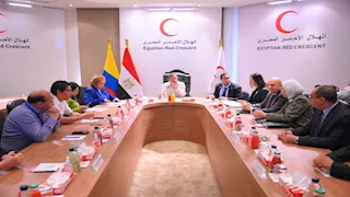 رئيس كولومبيا يزور الهلال الأحمر المصري ويشيد بجهود مصر في مساعدة أهل غزة