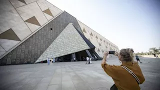 نفاد التذاكر ونظام جديد للحجز.. ماذا يحدث في المتحف المصري الكبير؟