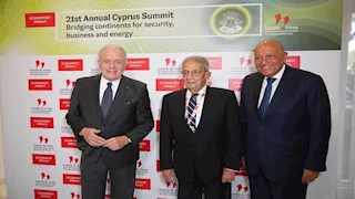  عمرو موسى: التطبيع مع إسرائيل بدون حل القضية الفلسطينية ليس سلاماً بل التفافاً حوله