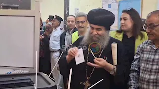 الأنبا يوأنس يدلي بصوته في أسيوط: المشاركة في الانتخابات واجب وطني