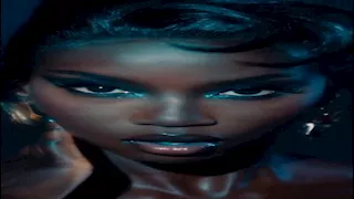 كسرت قواعد الجمال التقليدي.. أجمل عارضة أزياء لعام 2025 