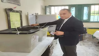 بالصور- رئيس جامعة الإسكندرية يدلي بصوته في انتخابات النواب 2025 