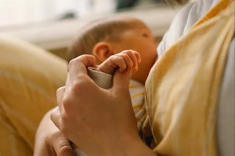 هل الصيام المتقطع آمن أثناء الرضاعة الطبيعية؟