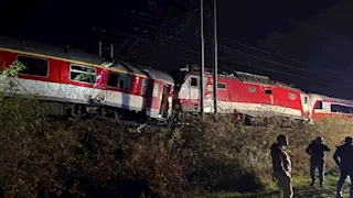 إصابة 30 شخصا في حادث تصادم قطارين بـ سلوفاكيا.. والسلطات تُحقق- صور