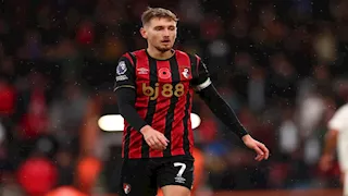 "رغم احتمالية عدم إنجابه".. نجم بورنموث يرزق بمولودته الأولى بعد تعافيه من السرطان 