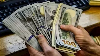 بعد تراجع الطلب.. شركة صرافة كبرى تدبر 300 دولار للعملاء دون مستندات السفر