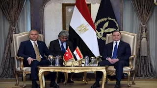 وزير الداخلية يبحث مع نظيره التركي تعزيز التعاون الأمني بين البلدين