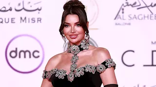 بالصور- الراقصة جوهرة بـ فستان  أسود مكشوف أبرز رشاقتها