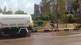 بالصور- شفط تجمعات مياه الأمطار من شوارع شبين الكوم بالمنوفية