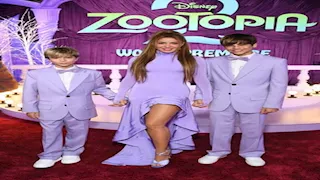 "فستان بالون الموف"..  شاكيرا تخطف الأنظار مع أولادها بالعرض الخاص لفيلم "Zootopia 2"