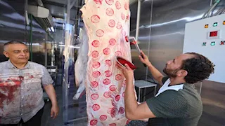 8 صور.. افتتاح أول مجزر متنقل بصناعة محلية بالكامل