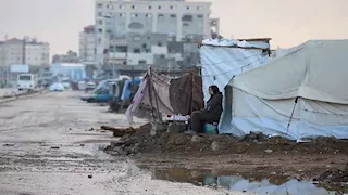 اللجنة المصرية لإغاثة غزة: نعمل على استبدال الخيام المهترئة قبل حلول الشتاء