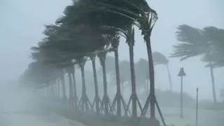 العاصفة "كلوديا" تجتاح بريطانيا وإعلان حالة طوارئ كبرى