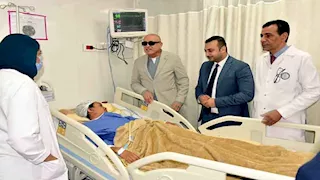 محافظ الأقصر يزور الأطفال المصابين في حادث أتوبيس إسنا ومساعدات فورية لأسرهم