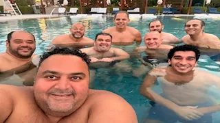 أحمد فتحي مع النجوم في حمام السباحة: "كوكبة في البيسين من مهرجان البحرين"