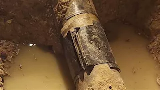 كسر مفاجئ في خط رئيسي وقطع المياه عن عدد من المناطق بالبحيرة 