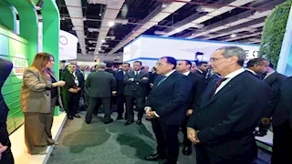 خلال جولة رئيس الوزراء معرض كايرو أي سي تي.. رئيسة البريد تقدم عرضًا شاملا للخدمات الجديدة