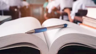 بعد حوادث طرد وحبس الطلاب.. خبير تربوي يحذر من سوء استخدام السلطة في المدارس