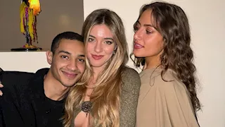 بالصور- بنات عمرو دياب مع الأصدقاء في أحدث ظهور