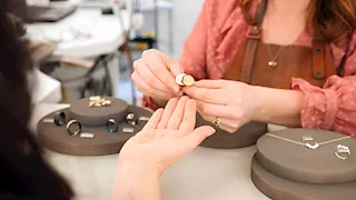 الذهب في مصر يواصل الصعود ويسجل مستوى قياسيا جديدا بحلول التعاملات المسائية اليوم