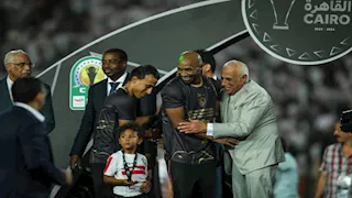 بينهم حاجي وشيكابالا.. أساطير الكرة الأفريقية يحيون حفل جوائز الأفضل