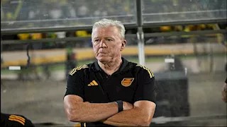 خسر من دولة سكانها 156 ألف نسمة.. منتخب جامايكا يطيح بمدربه