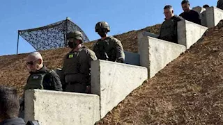 نتنياهو ووزير دفاعه يجريان جولة ميدانية داخل الأراضي السورية |صور