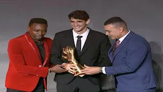 ياسين بونو يتوج بجائزة أفضل حارس مرمى في أفريقيا لعام 2025