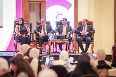 تدريب معتمد لـ100 صيدلي إكلينيكي في علاج الأورام برعاية الصحة