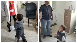 "محمود مشي أخيرًا".. صغير الوادي الجديد يهزم الشلل ويرسم أول خطوة بعد 4 سنوات