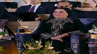 ماذا تعني النقوش الفرعونية على فستان انتصار السيسي في حفل افتتاح المتحف المصري الكبير؟