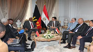 وزير الثقافة يلتقي نظيره الأنجولي لبحث آفاق التعاون المشترك 