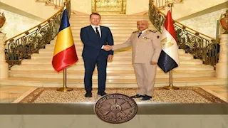 وزير الدفاع يلتقي نظيره الروماني ويوقع مذكرة تفاهم في مجال التعاون العسكري
