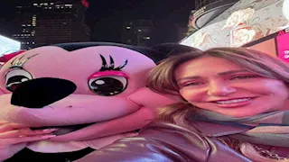 ليلى علوي تتجول في شوارع نيويورك وتنشر صورًا من أحدث ظهور لها