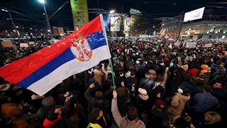 صربيا: اشتباكات بين مؤيدي ومعارضي الرئيس مع تصاعد الغضب الشعبي