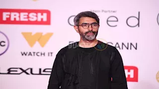 صناع الأفلام القصيرة يتألقون على ريد كاربت مهرجان القاهرة السينمائي (صور) 