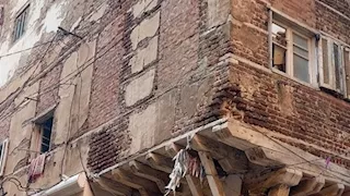 قرار هدمه صادر من 2010.. انهيار أسقف عقار قديم في "الجمرك" بالإسكندرية