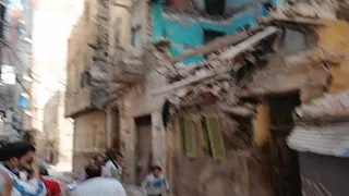 بعد إخلائه بدقائق.. انهيار عقار قديم من 4 طوابق بالإسكندرية ( فيديو وصور)