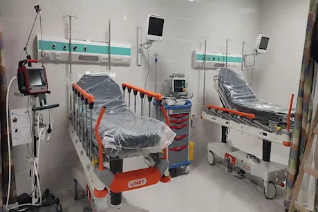 وزير الصحة يتلقى تقريرًا ميدانيًا عن 46 مشروعًا صحيًا في 11 محافظة