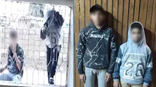 طفلان بالإسكندرية يتسببان في جدل بعد صعودهما سطح مدرسة