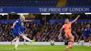 إيقاف اللقاء 10 دقائق.. واقعة غريبة في مباراة تشيلسي للسيدات ضد برشلونة