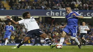 "أب لثمانية أطفال".. القبض على لاعب مانشستر سيتي السابق